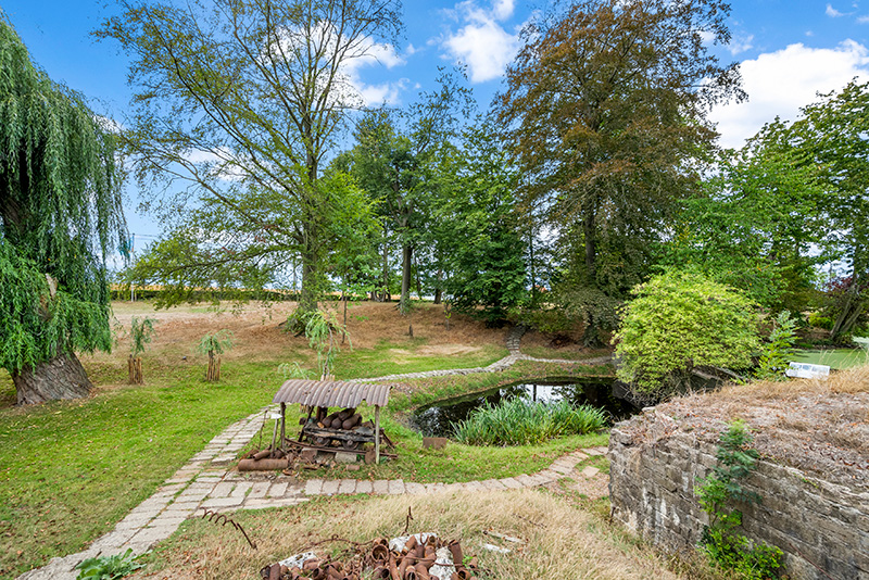 Hôtel près des cratères de bombes, des bunkers et des tranchées... visite libre